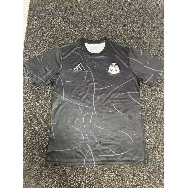 Camiseta Entrenamiento Negra Y Gris Newcastle United 2024/25 Camiseta Entrenamiento Negra Y Gris Newcastle United 2024/25
